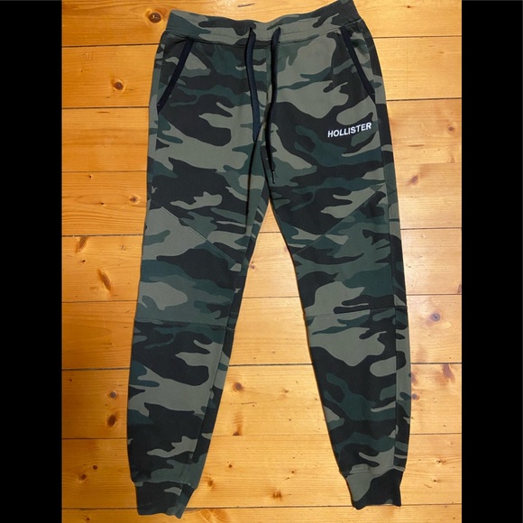 Men’s Hollister Camo Joggers - Picture 2 of 3